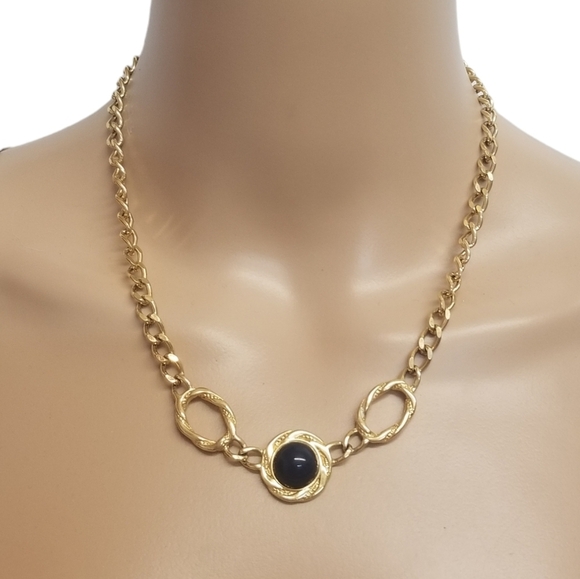 MONET VINTAGE GOLDTONED & NAVY BLUE CABACHON NECKLACE - Picture 1 of 6